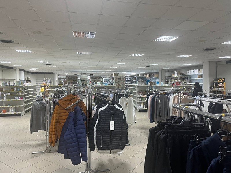 Attività commerciale in Affitto a Aulla, 6'000€, 1280 m², arredato