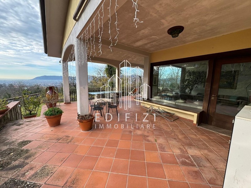 Villa in Vendita a Castelnuovo Magra, zona Palvotrisia, 899'000&euro;, 450 m², arredato