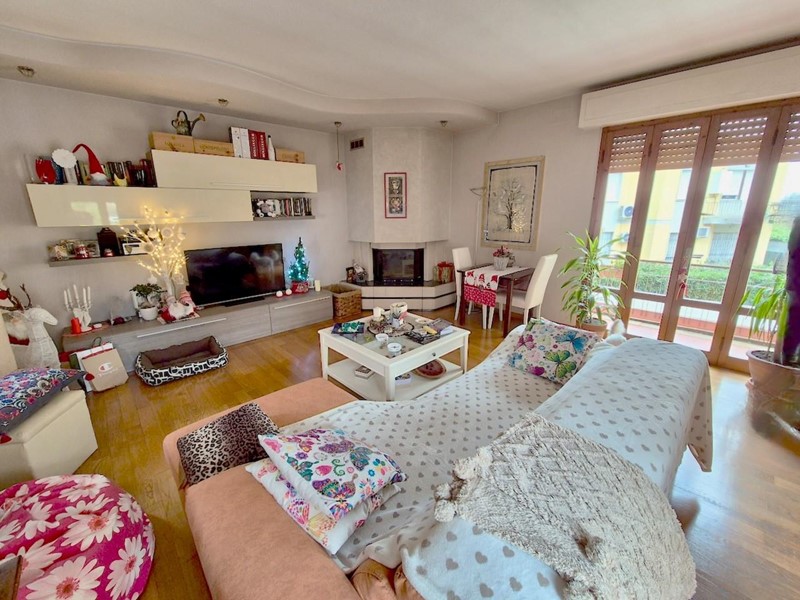 Villa in Vendita a Pisa, 590'000€, 360 m², con Box