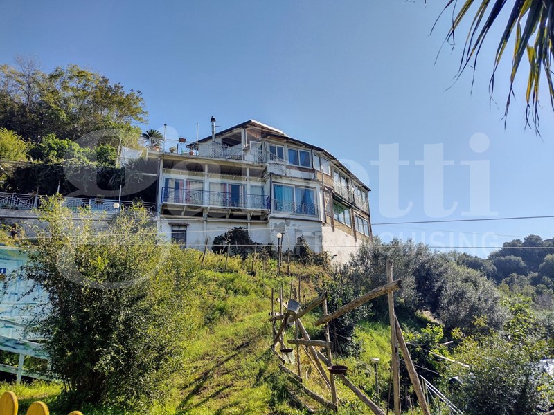 Negozio in Vendita a Bacoli, 350'000€, 220 m²