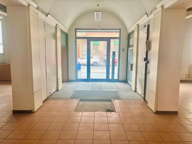 Ufficio in Affitto a Parma, 250 m²