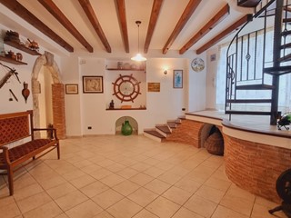 Villa in Vendita a Pace del Mela, 310'000€, 327 m²