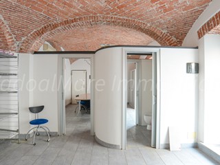 Immobile commerciale in Vendita a Quiliano, zona Valleggia, 80'000€, 45 m²