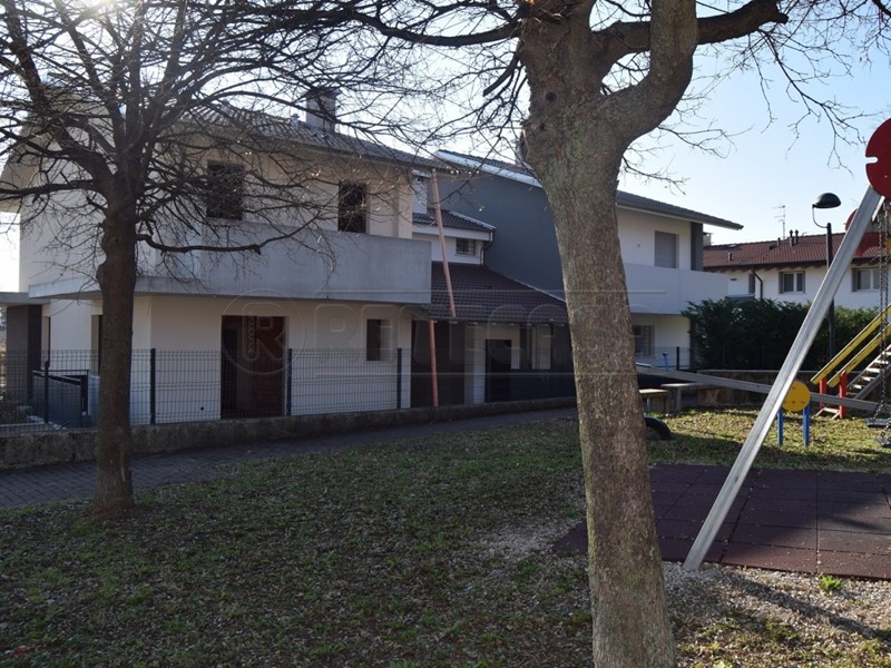 Casa Indipendente in Vendita a Santorso, 450'000€, 258 m², con Box