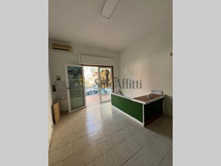 Capannone in Affitto a Pozzuoli, zona Arco Felice, 500€, 21 m²