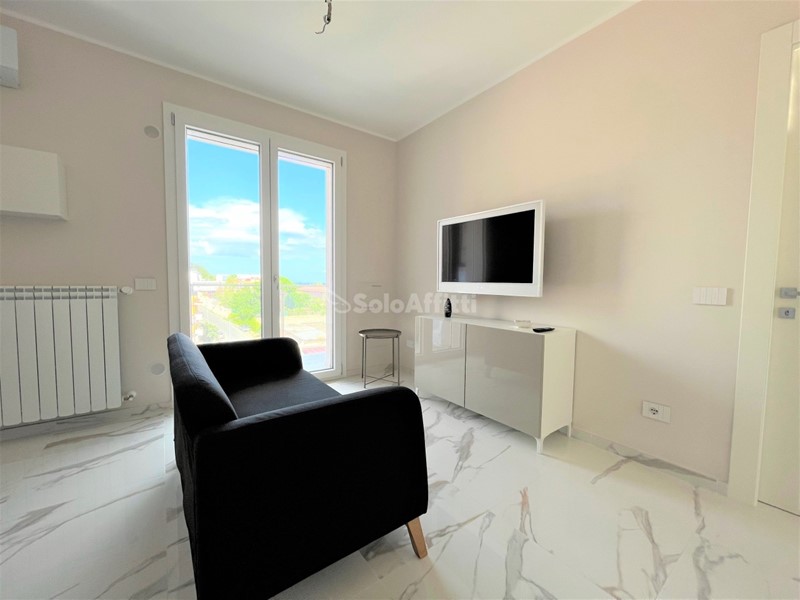 Quadrilocale in Affitto a Catanzaro, zona Lido Casciolino, 900€, 85 m², arredato