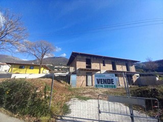 Trilocale in Vendita a Marcellina, 70'000€, 80 m²