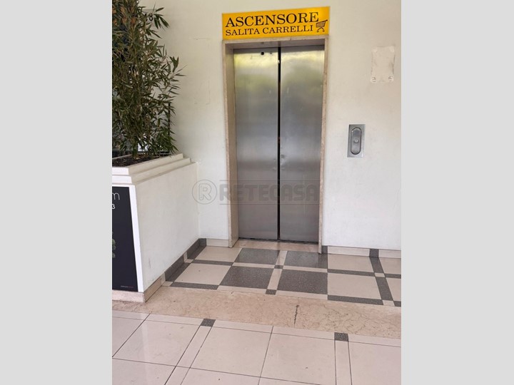 Immobile commerciale in Vendita a Venezia, zona ZELARINO, 60'000€, 155 m²