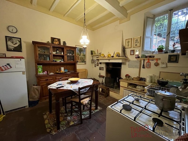 Villa in Vendita a Massarosa, 180'000€, 130 m²