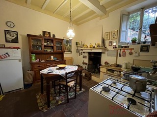 Villa in Vendita a Massarosa, 180'000€, 130 m²