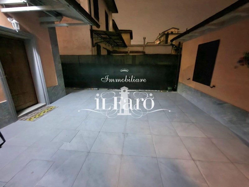 Casa Indipendente in Vendita a Campi Bisenzio, 599'000€, 220 m²