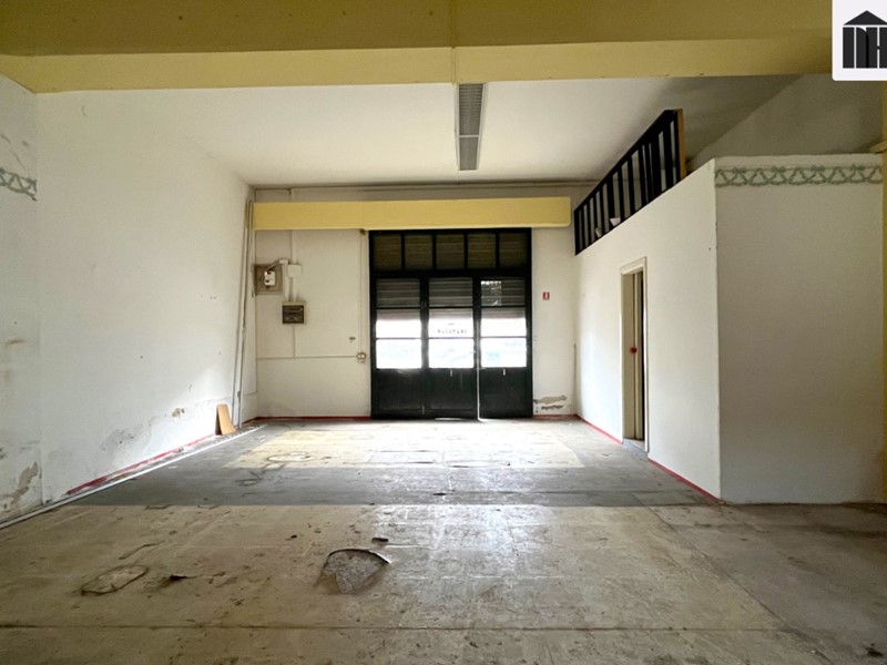 Laboratorio in Vendita a Santa Croce sull'Arno, 45'000€, 121 m²