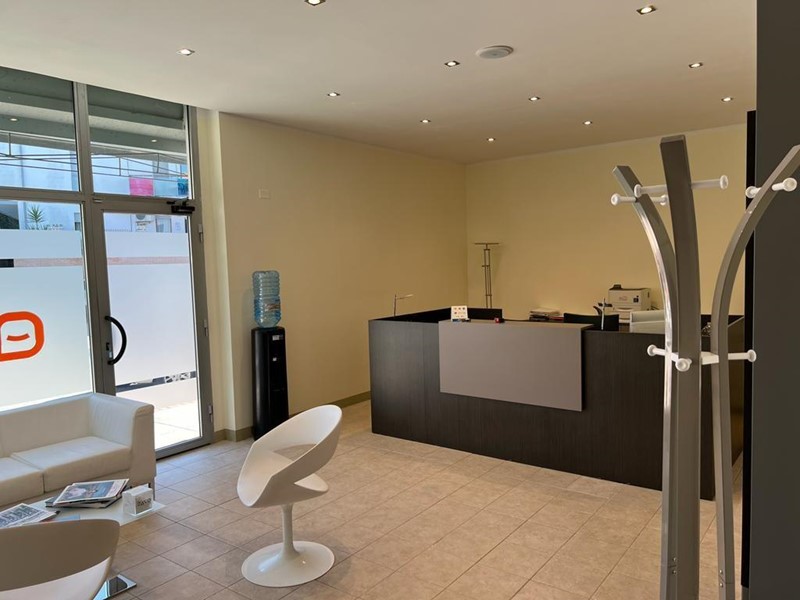 Negozio in Vendita a Siena, zona Stellino, 140'000€, 65 m²