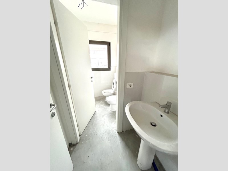 Capannone in Affitto a Ponsacco, zona Le Melorie, 1'300€, 250 m²