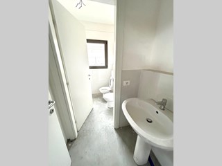 Capannone in Affitto a Ponsacco, zona Le Melorie, 1'300€, 250 m²