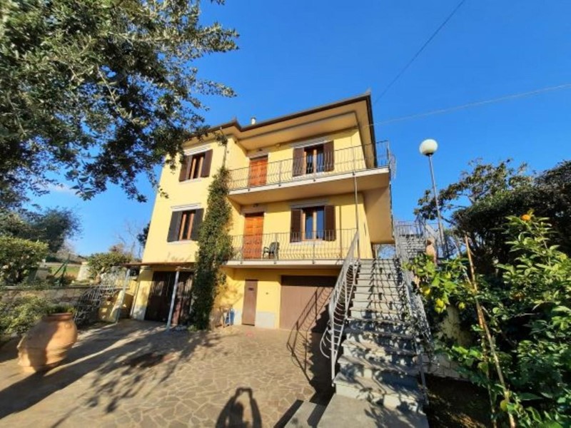 Villa bifamiliare in Vendita a Rosignano Marittimo, zona Rosignano Solvay, 490'000€, 200 m², con Box