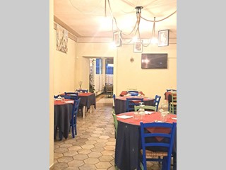 Attività commerciale in Affitto a Bientina, 1'800€, 150 m²