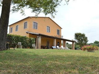 Casa di corte in Vendita a Manciano, 780'000€, 250 m², arredato