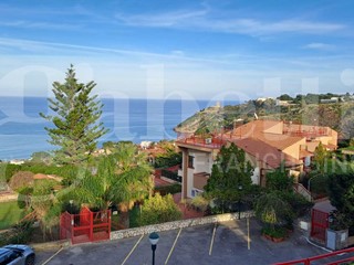 Villa bifamiliare in Vendita a Altavilla Milicia, 290'000€, 180 m²