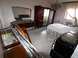 Casa Indipendente in Vendita a Casamassima, 100'000€, 189 m²