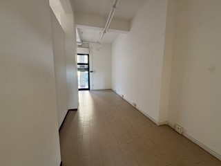 Negozio in Vendita a Terni, 98'000€, 98 m²