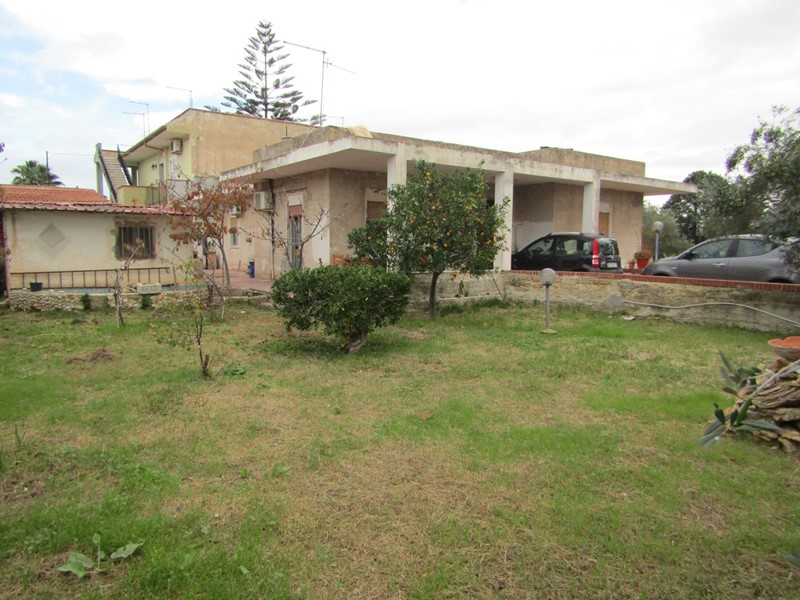 Villa in Vendita a Siracusa, 97'000&euro;, 180 m²