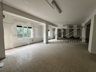 Negozio in Vendita a Grimaldi, 150'000€, 380 m²