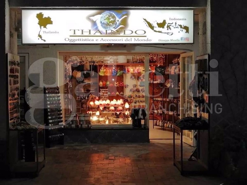 Negozio in Vendita a Sessa Aurunca, 70'000€, 25 m²