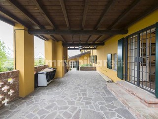 Villa in Vendita a Rovescala, 690'000€, 550 m²
