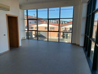 Ufficio in Vendita a Sarzana, 65'000€, 55 m²