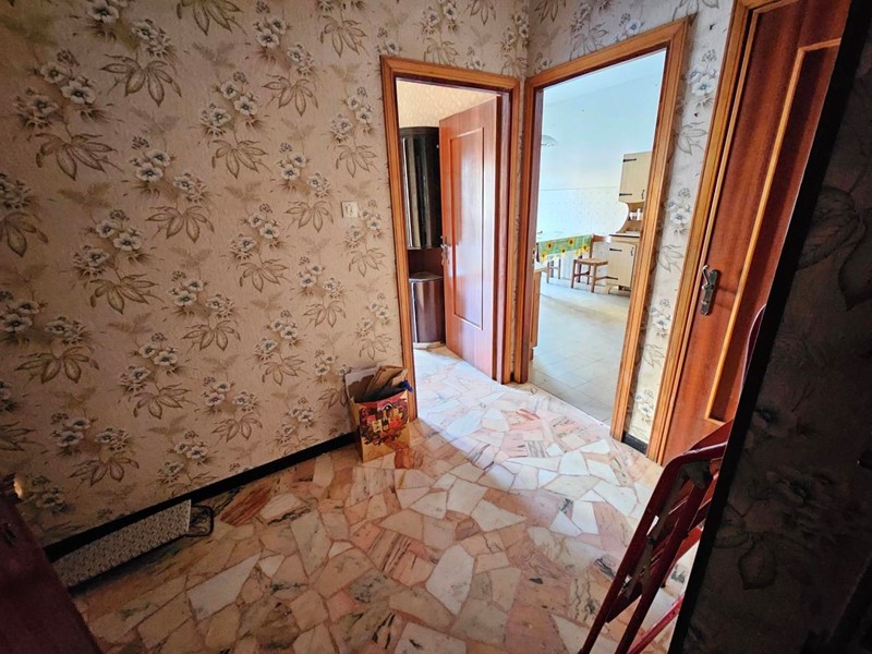 Appartamento in Vendita a Campomorone, 65'000€, 76 m²