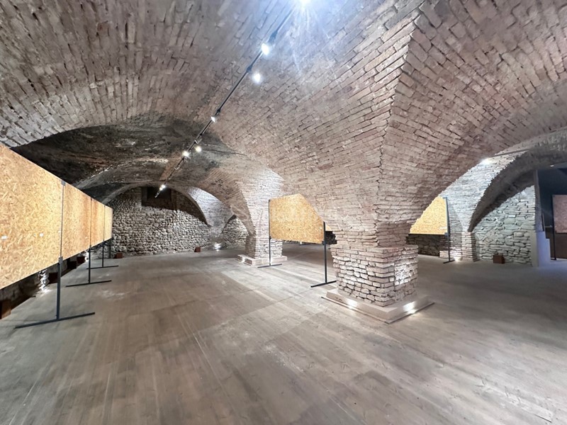 Capannone in Affitto a Brisighella, zona Centro Storico, 1'000€, 300 m²