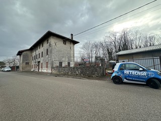 Casa Indipendente in Vendita a San Giovanni al Natisone, zona Bolzano, 78'000€, 465 m², arredato