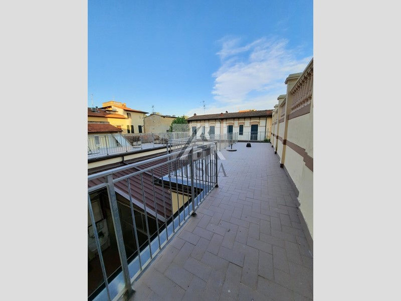 Attività commerciale in Vendita a Viareggio, 1'800'000€, 780 m²