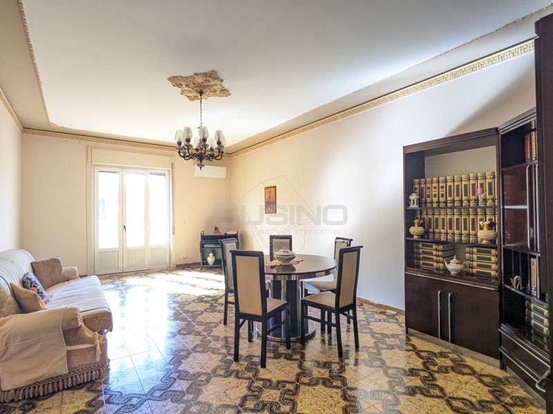 Appartamento in Vendita a Floridia, zona Centro, 79'000€, 191 m²