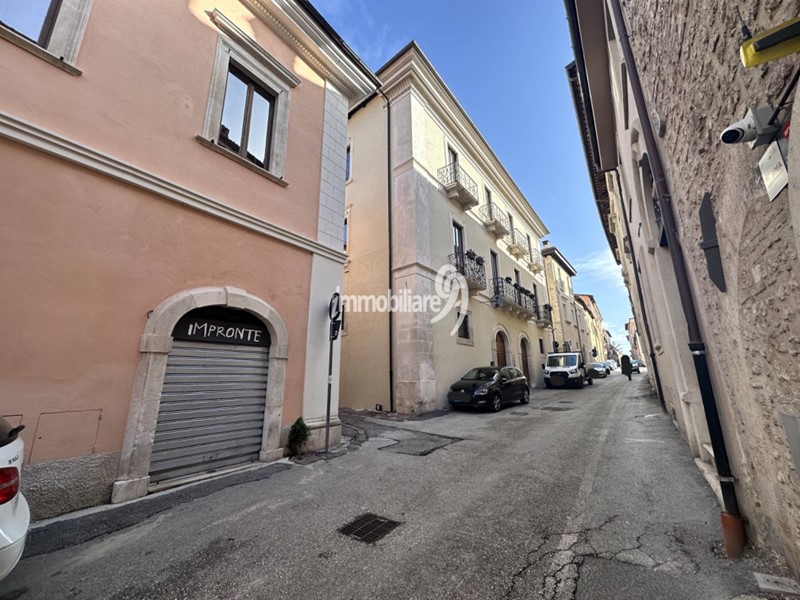 Immobile commerciale in Affitto a L'Aquila, zona Centro storico, 500€, 40 m²