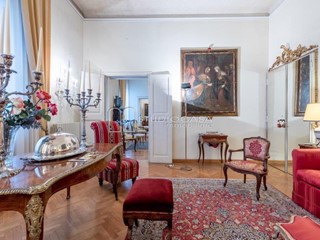 Appartamento in Vendita a Pisa, 990'000€, 320 m²