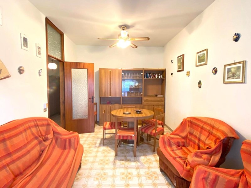 Quadrilocale in Vendita a Massa, zona Ronchi, 220'000€, 90 m², con Box