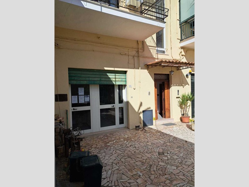 Ufficio in Vendita a Santa Maria Imbaro, 115'000€, 270 m²