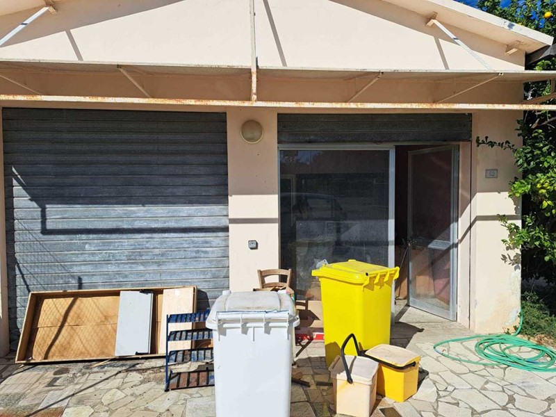 Immobile commerciale in Vendita a Santa Maria Imbaro, 235'000€, 165 m²