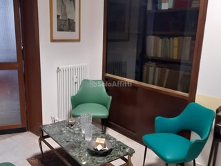 Ufficio in Affitto a Forlì, zona Centro storico, 900€, 90 m²