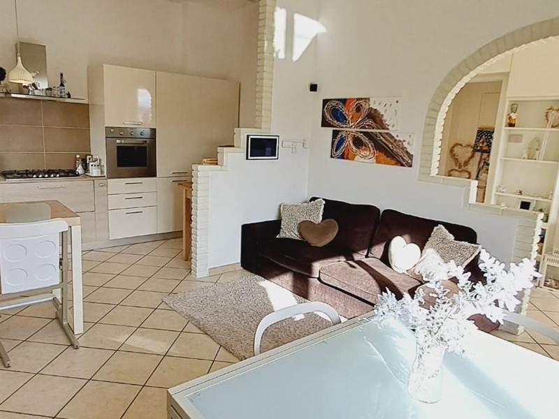 Trilocale in Vendita a Cecina, zona San Pietro In Palazzi, 205'000€, 87 m², con Box