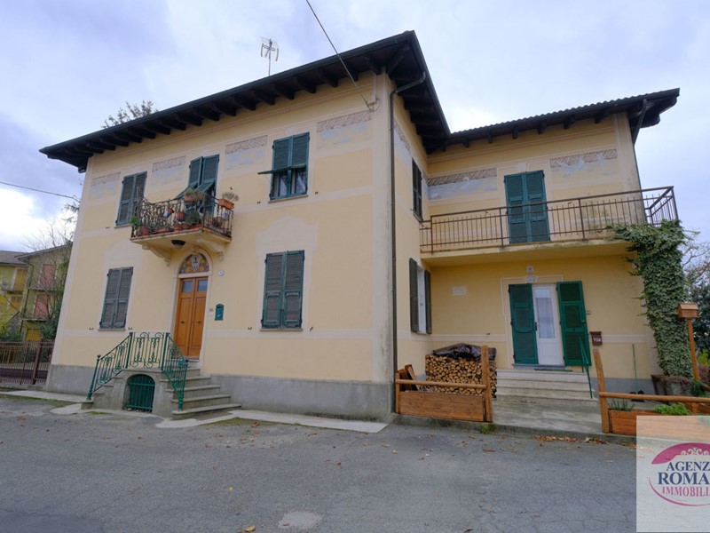 Casa Indipendente in Vendita a Ponzone, zona Moretti, 180'000€, 418 m²