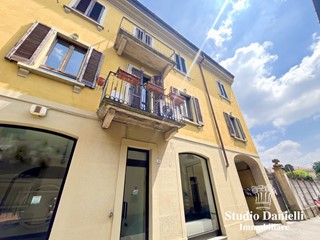 Ufficio in Vendita a Carate Brianza, 45'000€, 45 m²