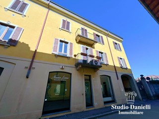 Ufficio in Vendita a Carate Brianza, 125'000€, 75 m²