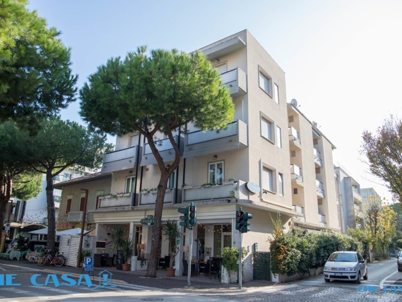 Immobile commerciale in Vendita a Riccione, 1228 m²