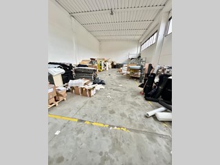 Capannone in Affitto a Ponsacco, zona Le Melorie, 1'300€, 250 m²