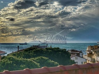 Appartamento in Vendita a Livorno, 660'000€, 170 m², con Box