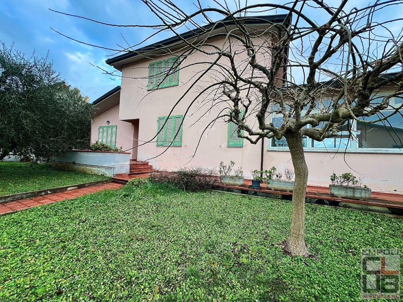 Villa in Vendita a Cerreto Guidi, 407'000€, 330 m², con Box