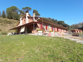 Villa bifamiliare in Vendita a Palaia, zona Chiecinella, 260'000€, 180 m²